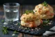 Scone cu somon afumat, prăjituri aurii cu crustă crocantă