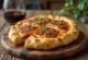 Calzone cu busuioc, cu crustă aurie, umplut cu busuioc și brânză