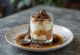 Panna cotta cu sos de cafea servită