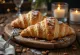 Croissant cu migdale proaspăt copt