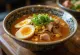 Miso ramen cu carne tocată, ou fiert și legume