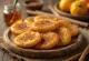 Sopaipillas aurii presărate cu zahăr și scorțișoară