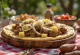 Beshbarmak cu condimente, supă bogată de carne cu tăieței și mirodenii proaspete