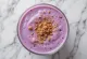 Smoothie cu scorțișoară și mure în pahar