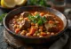 Harira cu carne de miel, supă condimentată servită cu coriandru proaspăt