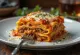 Lasagna Bolognese servită