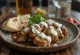 Kebab cu iaurt servit în lipie cu sos de iaurt și pătrunjel proaspăt