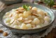 Kheer de Sabudana desert decorat cu migdale și cardamom