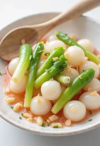 Yeolmu Kimchi, kimchi de ridichi tinere de vară, mâncare coreeană proaspătă și condimentată