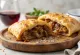 Calzone cu ceapă caramelizată proaspăt copt