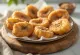 Pisang Goreng cu zahăr și scorțișoară, banane prăjite proaspete și crocante