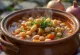 Ciorbă de fasole, supă românească de fasole cu legume servită cu pătrunjel