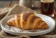 Croissant cu cafea vietnameză proaspăt copt