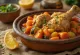 Tagine cu pui și legume într-un vas de lut
