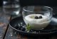 Panna cotta afumată servită